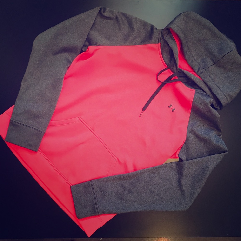pink/gray under armour sweatshirt M